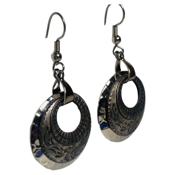 Vintage Women’s Silver Tone Balinese Filigree Hoop Dangle Pierced Earrings - Picture 3 of 7